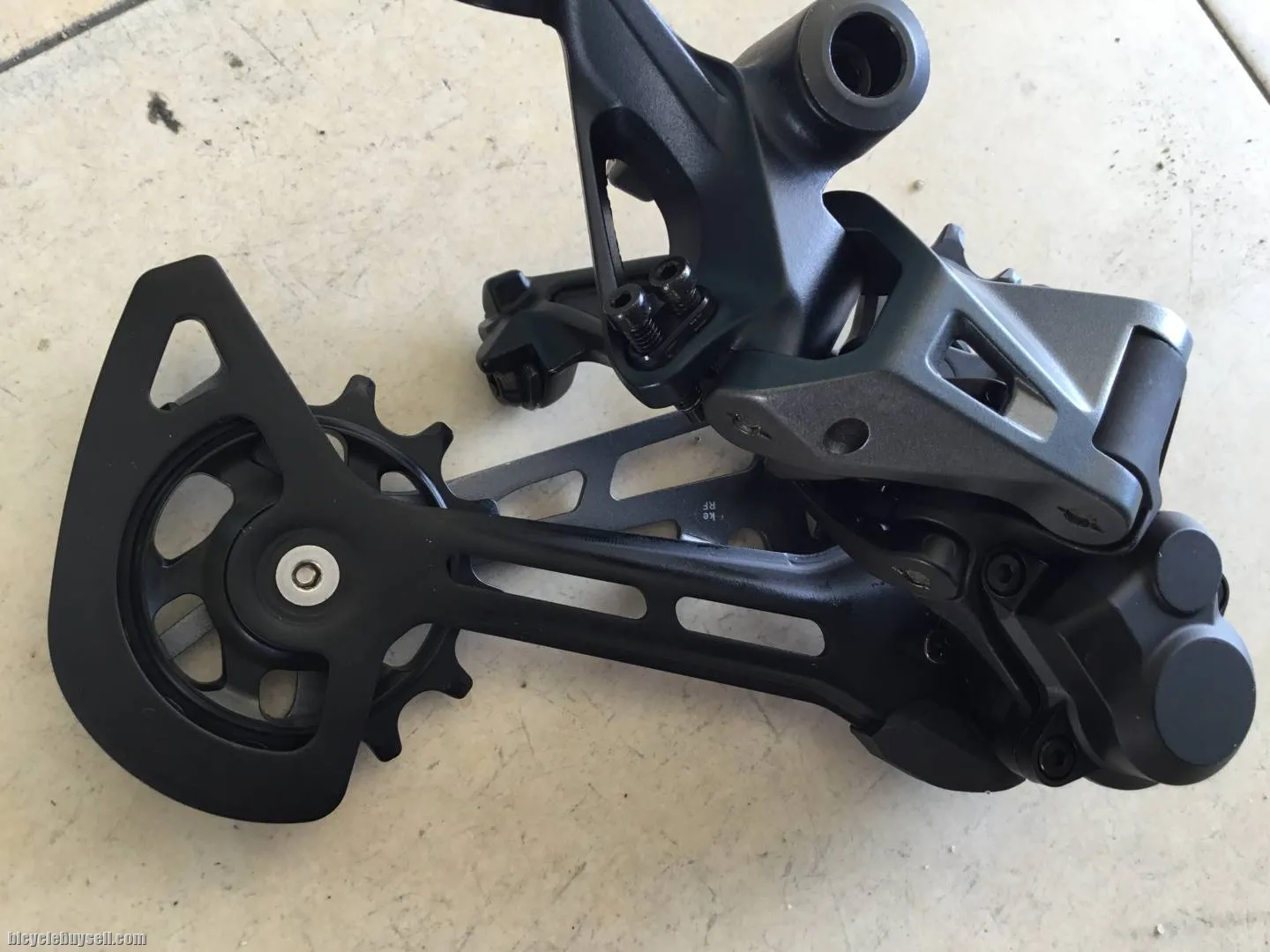 Shimano SLX M7100 Rear Deraileur 52T/12speed - free courier