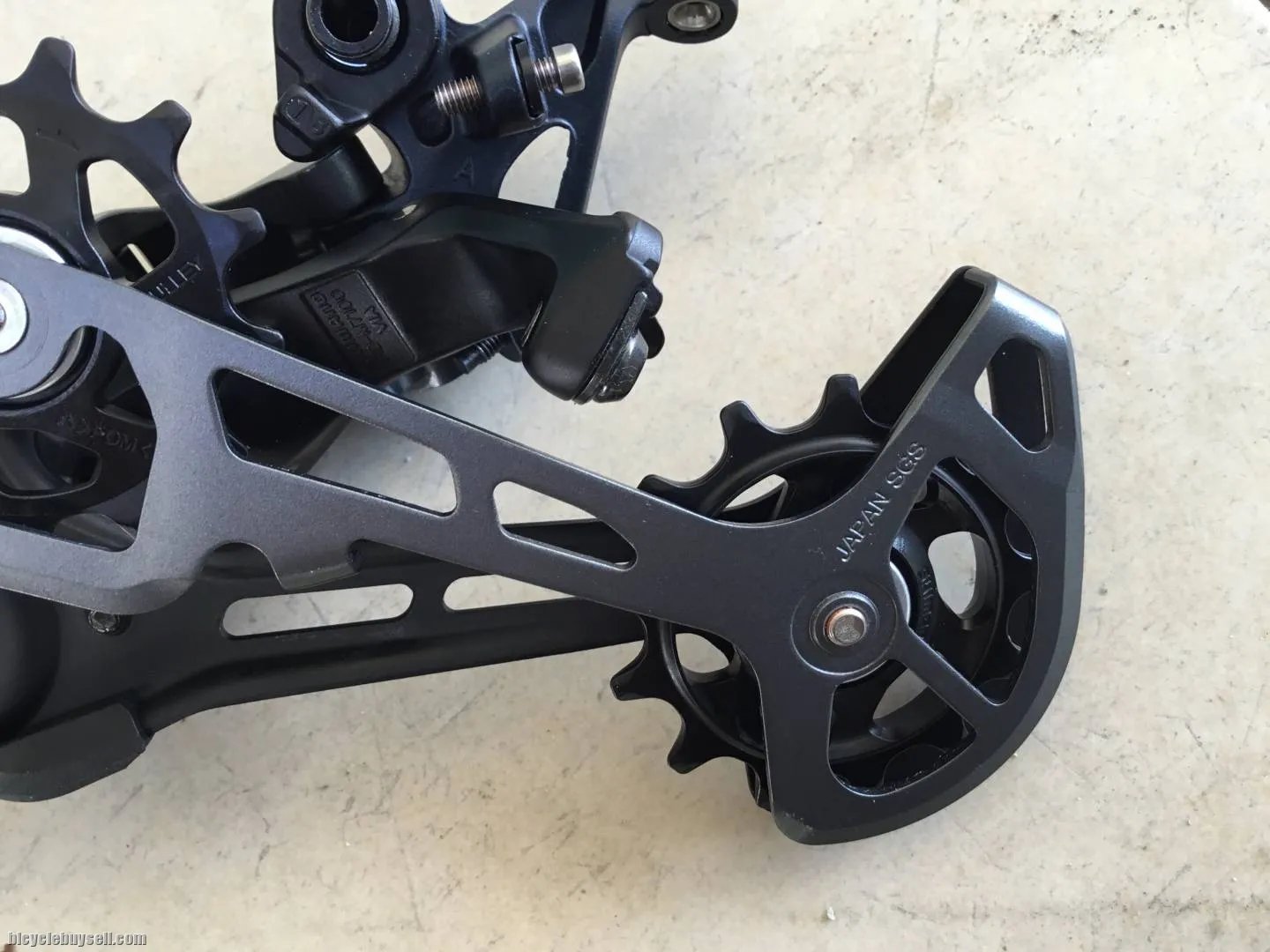 Shimano SLX M7100 Rear Deraileur 52T/12speed - free courier