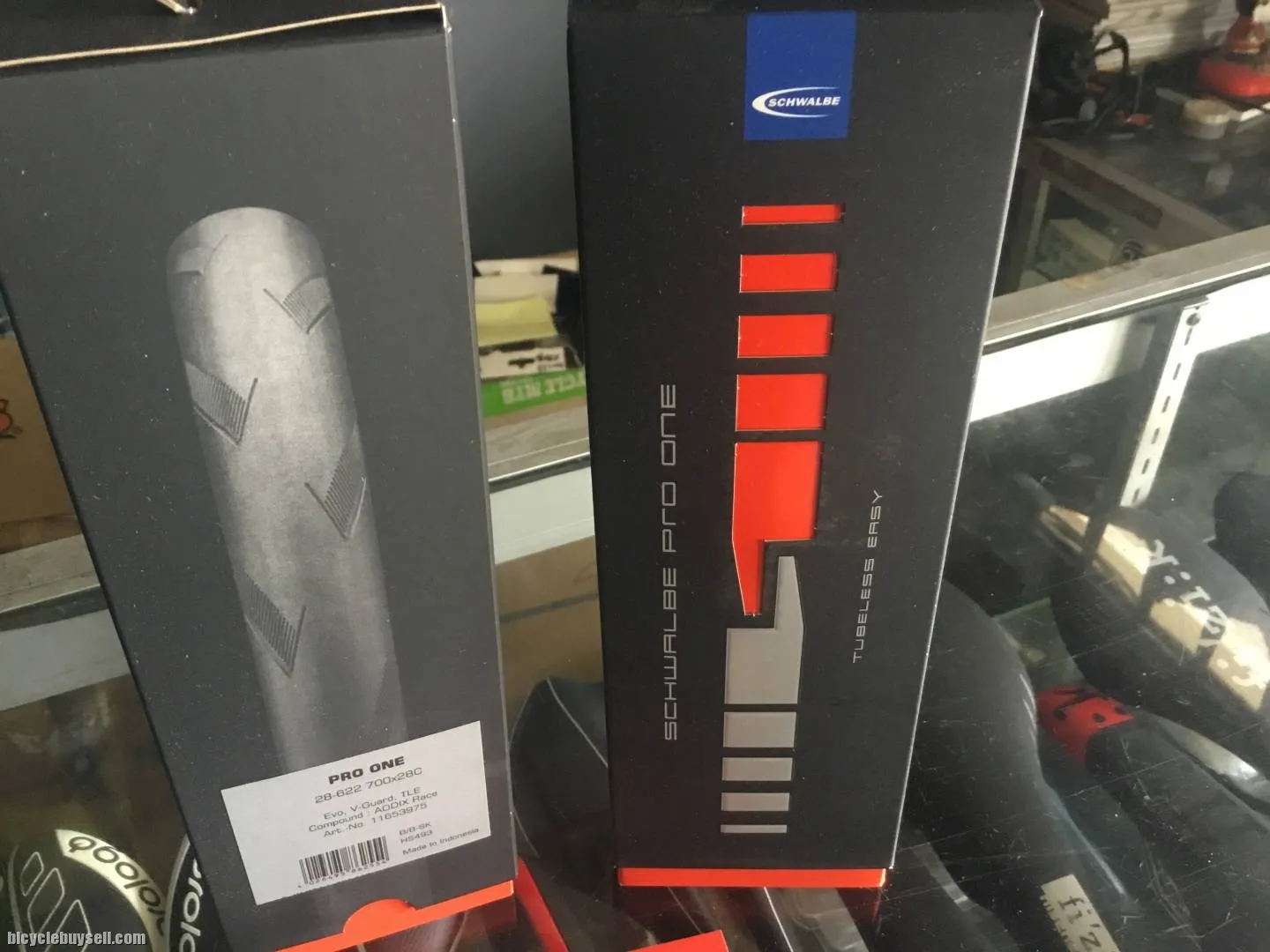 Schwalbe Pro One Tubeless Tire 700x28c - 1Pair (free pos w.m)