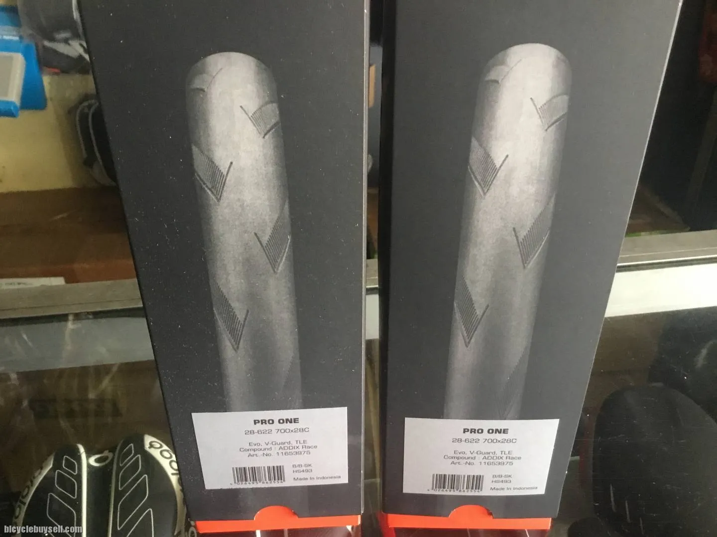Schwalbe Pro One Tubeless Tire 700x28c - 1Pair (free pos w.m)
