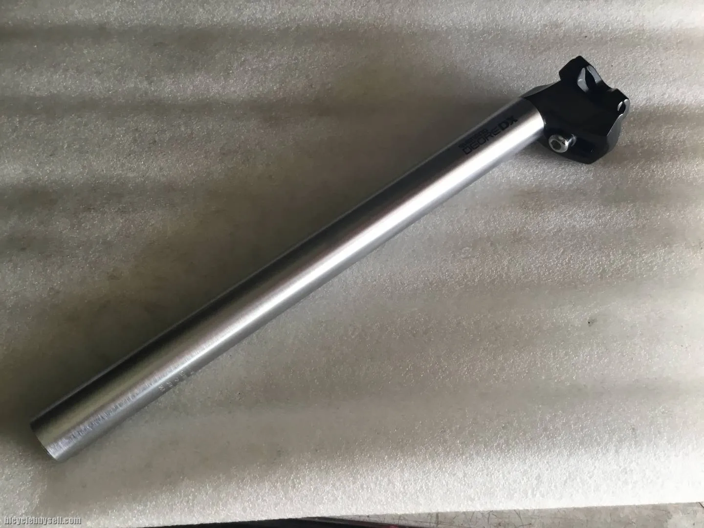 Shimano Deore DX Vintage NOS 26.8/330L Seatpost @ free pos