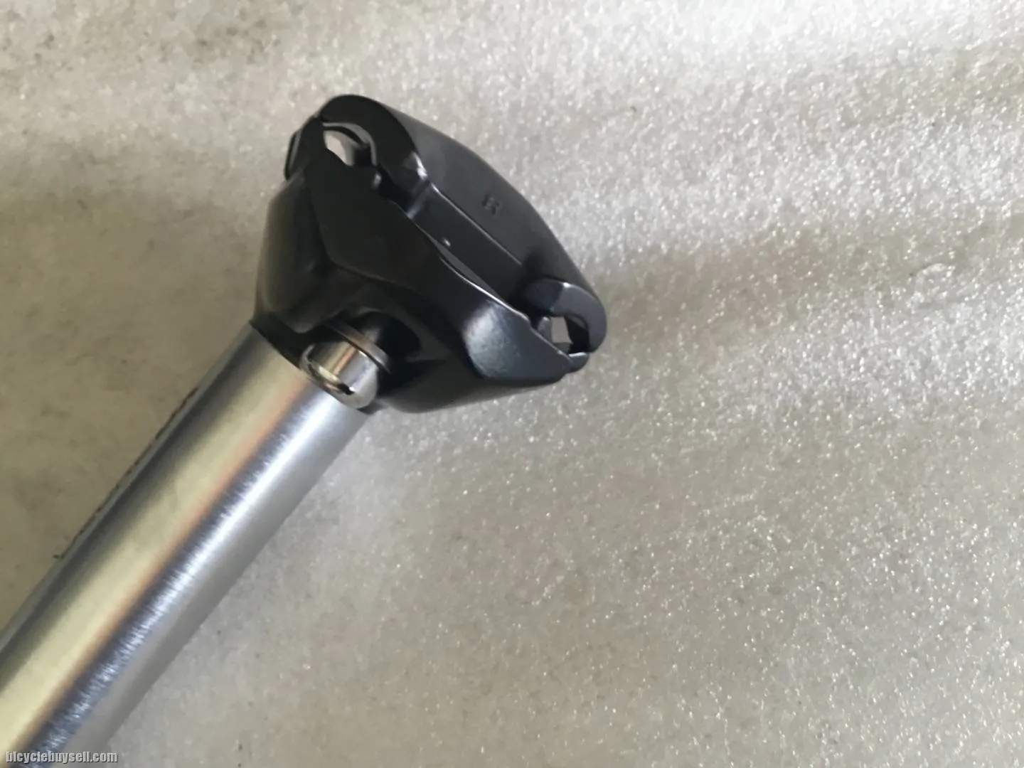 Shimano Deore DX Vintage NOS 26.8/330L Seatpost @ free pos