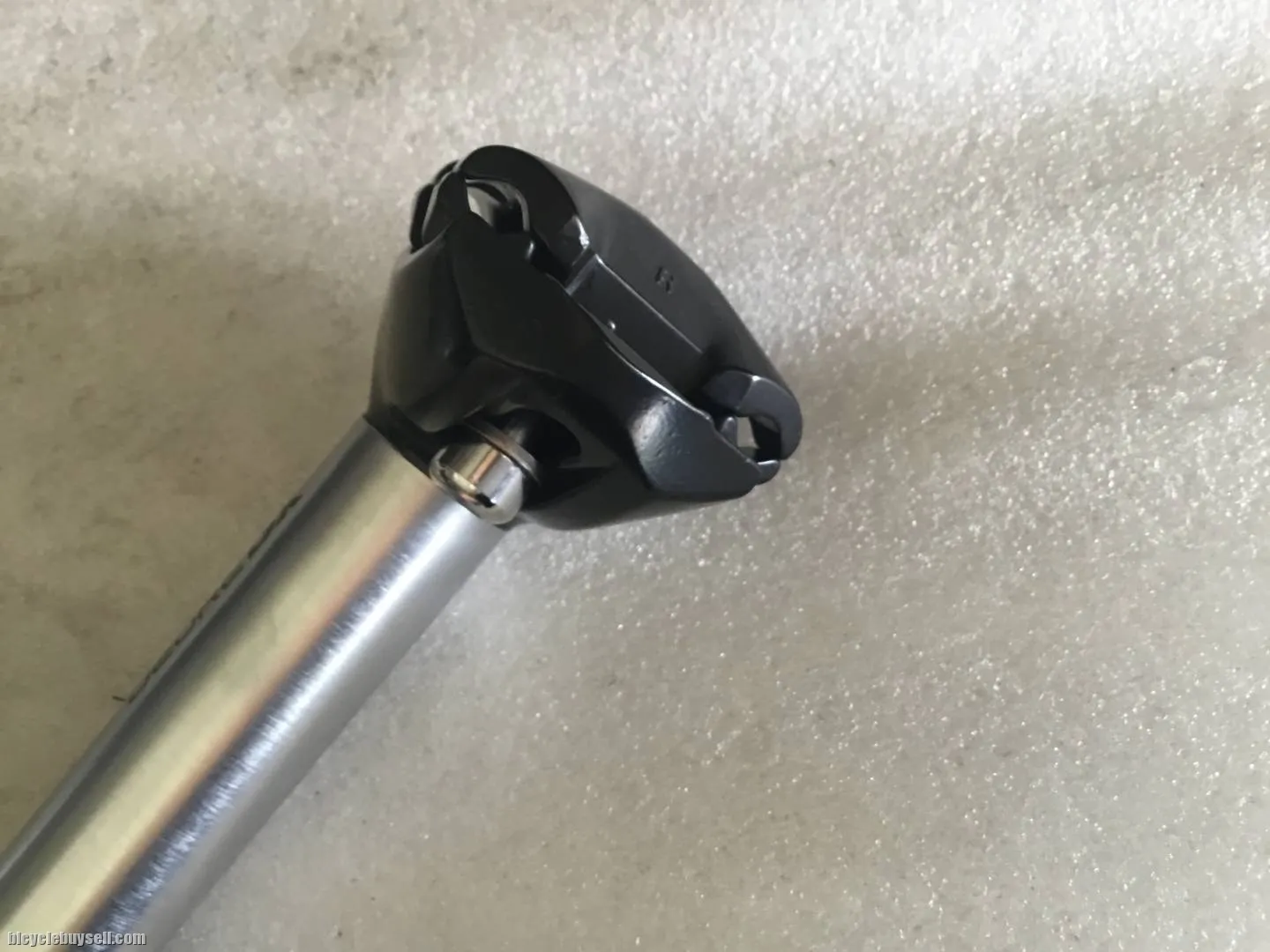 Shimano Deore DX Vintage NOS 27.0/330L Seatpost @ free pos