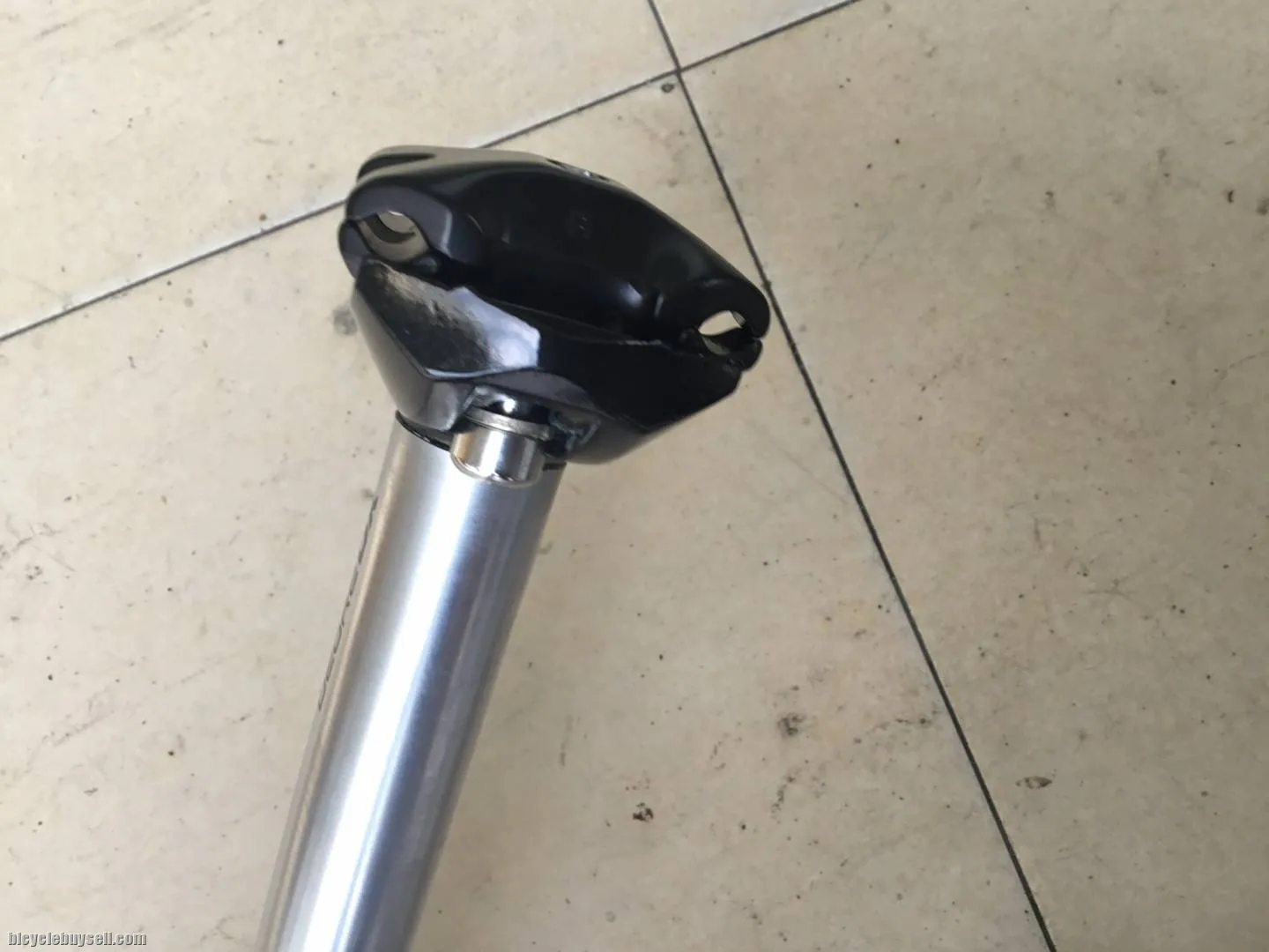 Shimano Deore DX Vintage Seatpost NOS 26.8/330L - free courier