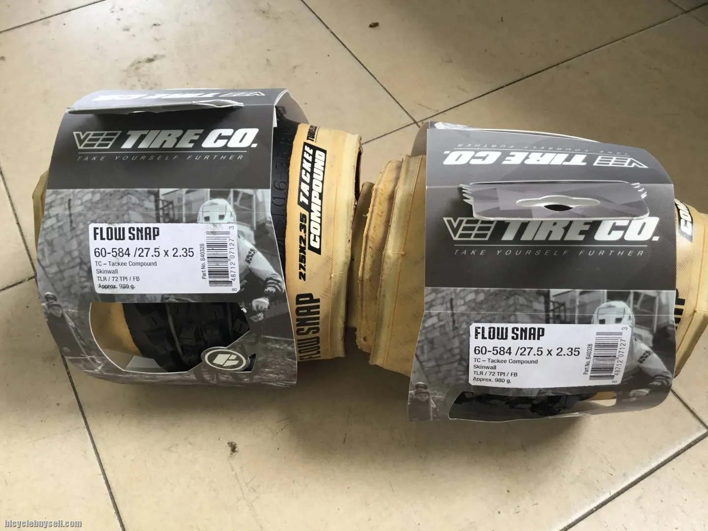 Vee Tires Flow Snap 27.5x2.35 TubelessReady - 1pairs -- free courier