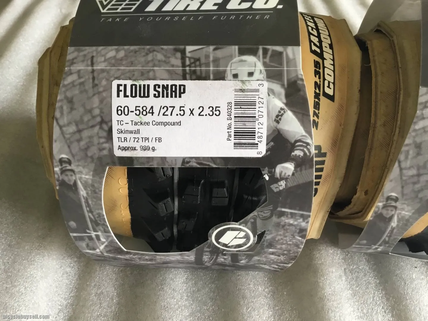 Vee Tires Flow Snap 27.5x2.35 Tubeless/SkinWall 1pair  @ free pos