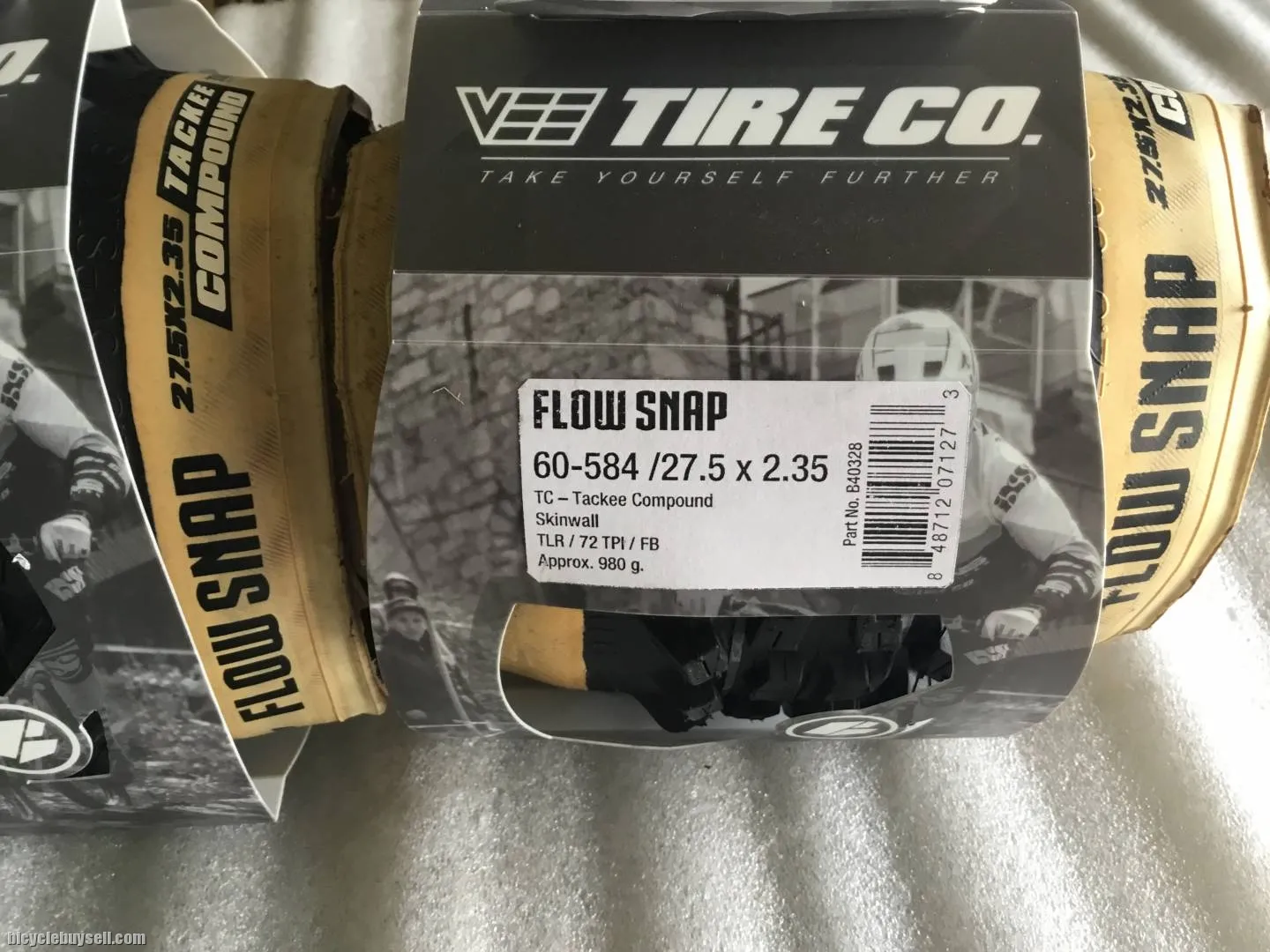 Vee Tires Flow Snap 27.5x2.35 Tubeless/SkinWall 1pair  @ free pos