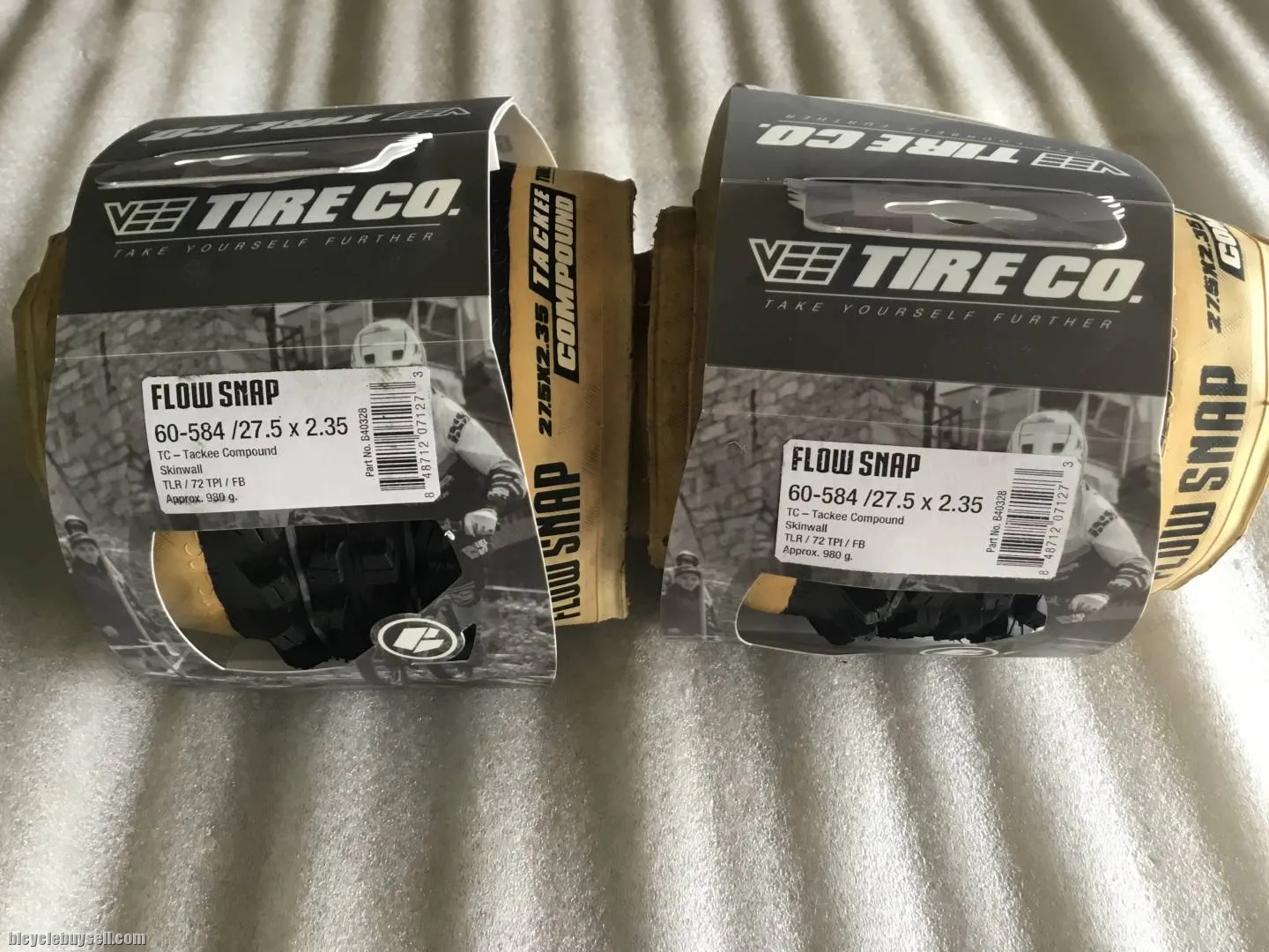 Vee Tires Flow Snap 27.5x2.35 Tubeless/SkinWall 1pair  @ free pos