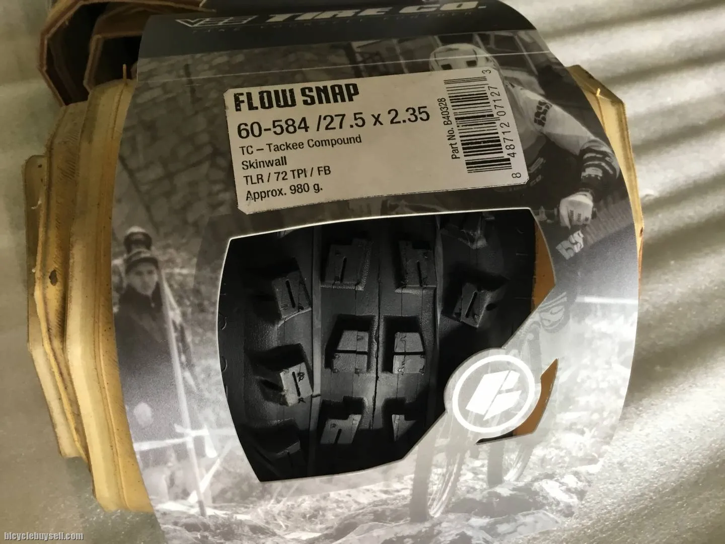 Vee Tires Flow Snap 27.5x2.35 Tubeless/SkinWall 1pair  @ free pos