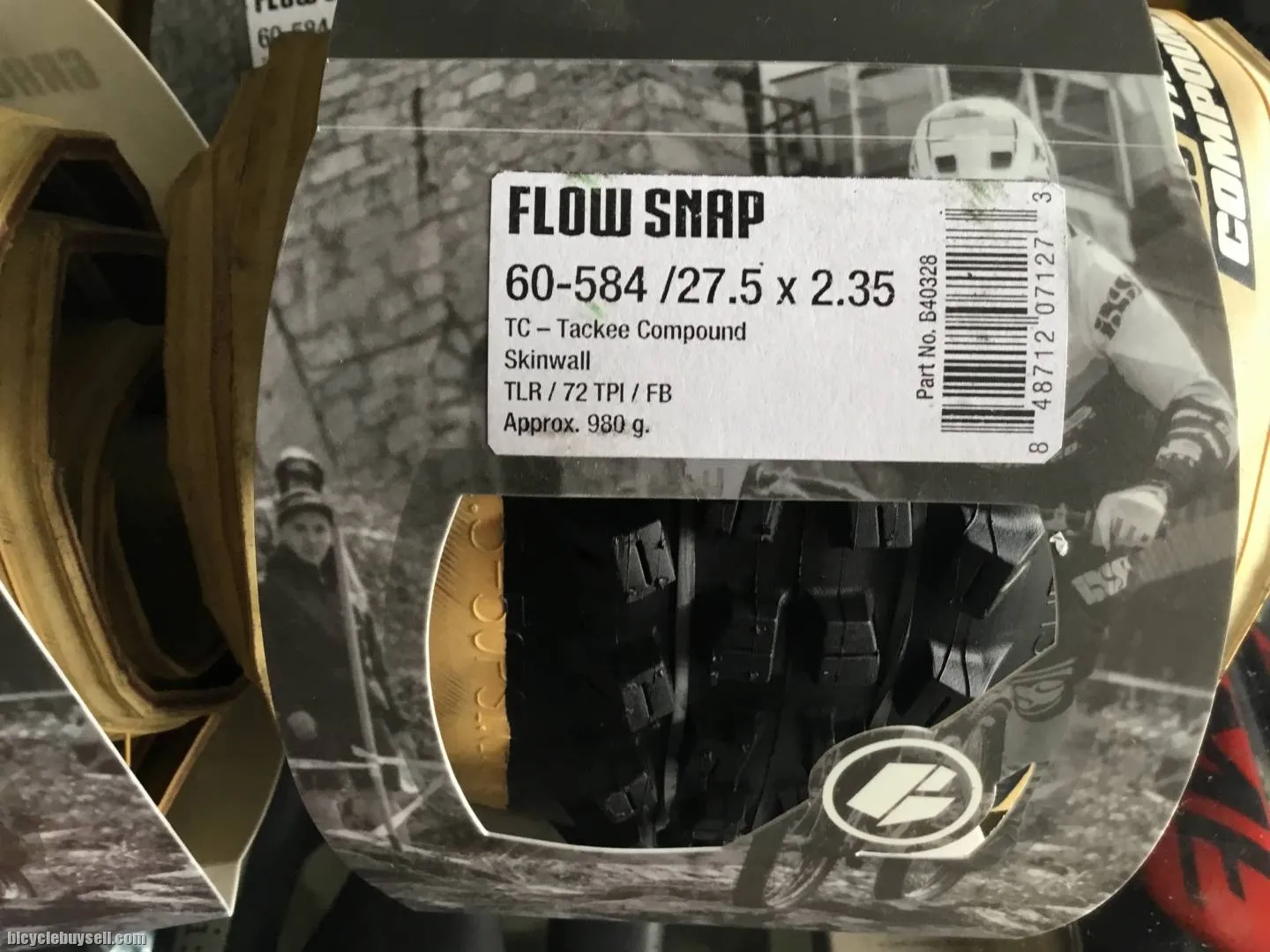 Vee Tires Gravity Flow Snap 27.5x2.35 TubelessReady 1pair (free pos w.m)