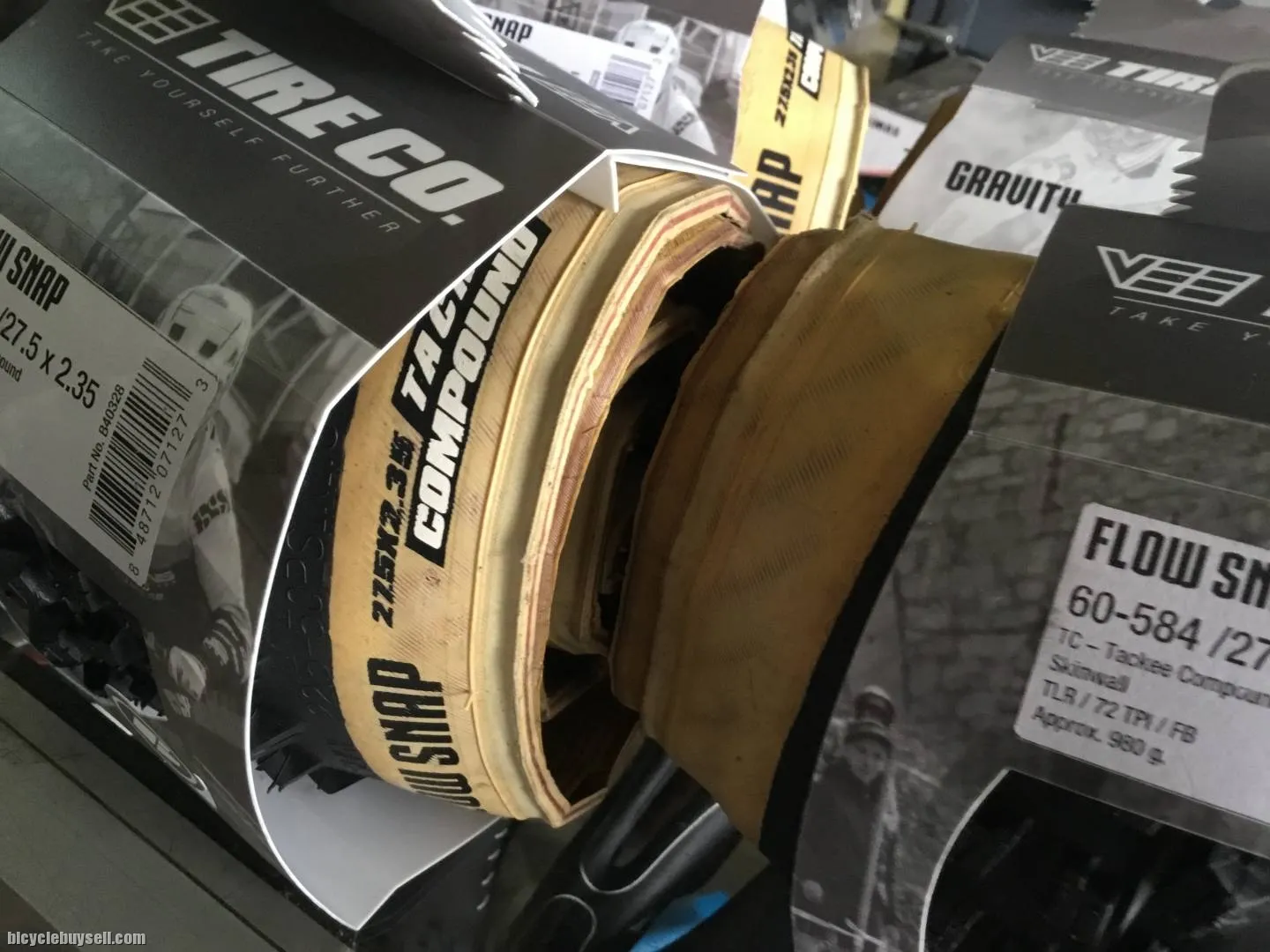 Vee Tires Gravity Flow Snap 27.5x2.35 TubelessReady 1pair (free pos w.m)