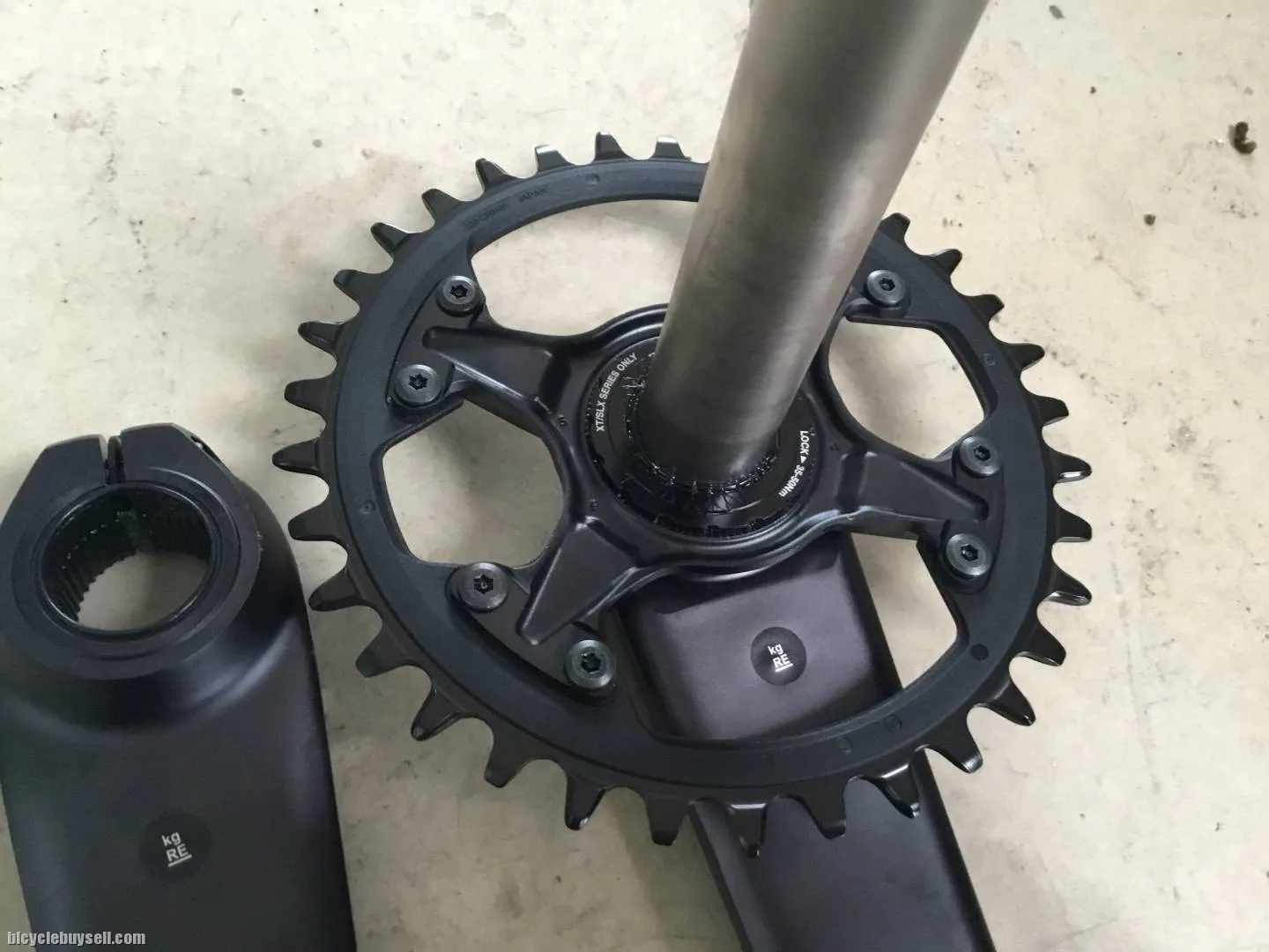 Shimano XT M8100 Crankset 1x12speed - Japan  -- free courier