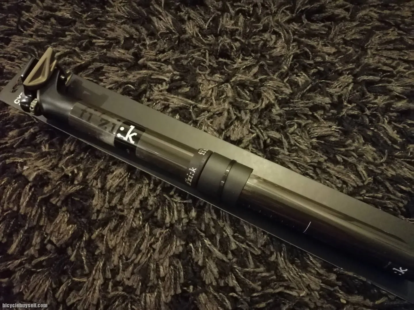 Fizik Cyrano R1 30.9 x 400mm 25mm Offset Carbon Seat Post