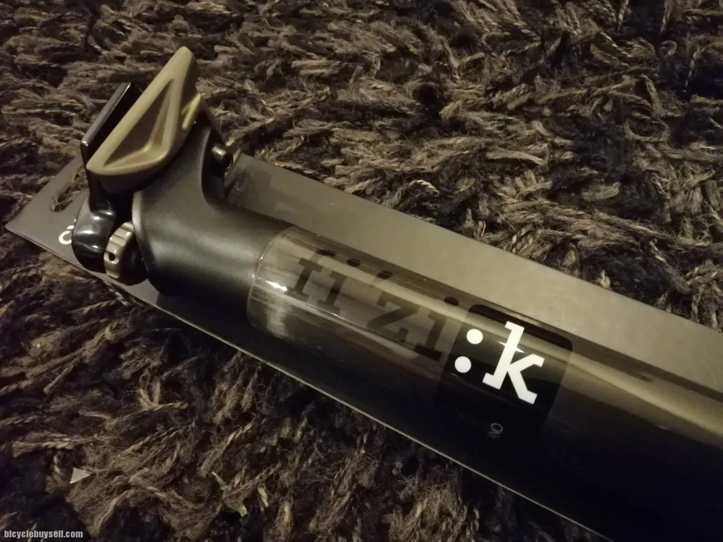 Fizik Cyrano R1 30.9 x 400mm 25mm Offset Carbon Seat Post