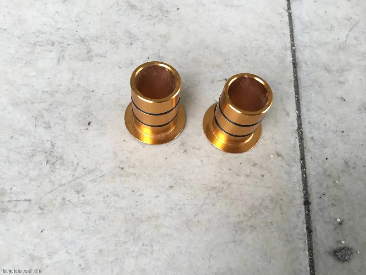 Front Hub Adaptor 15x100->12x100mm - free courier
