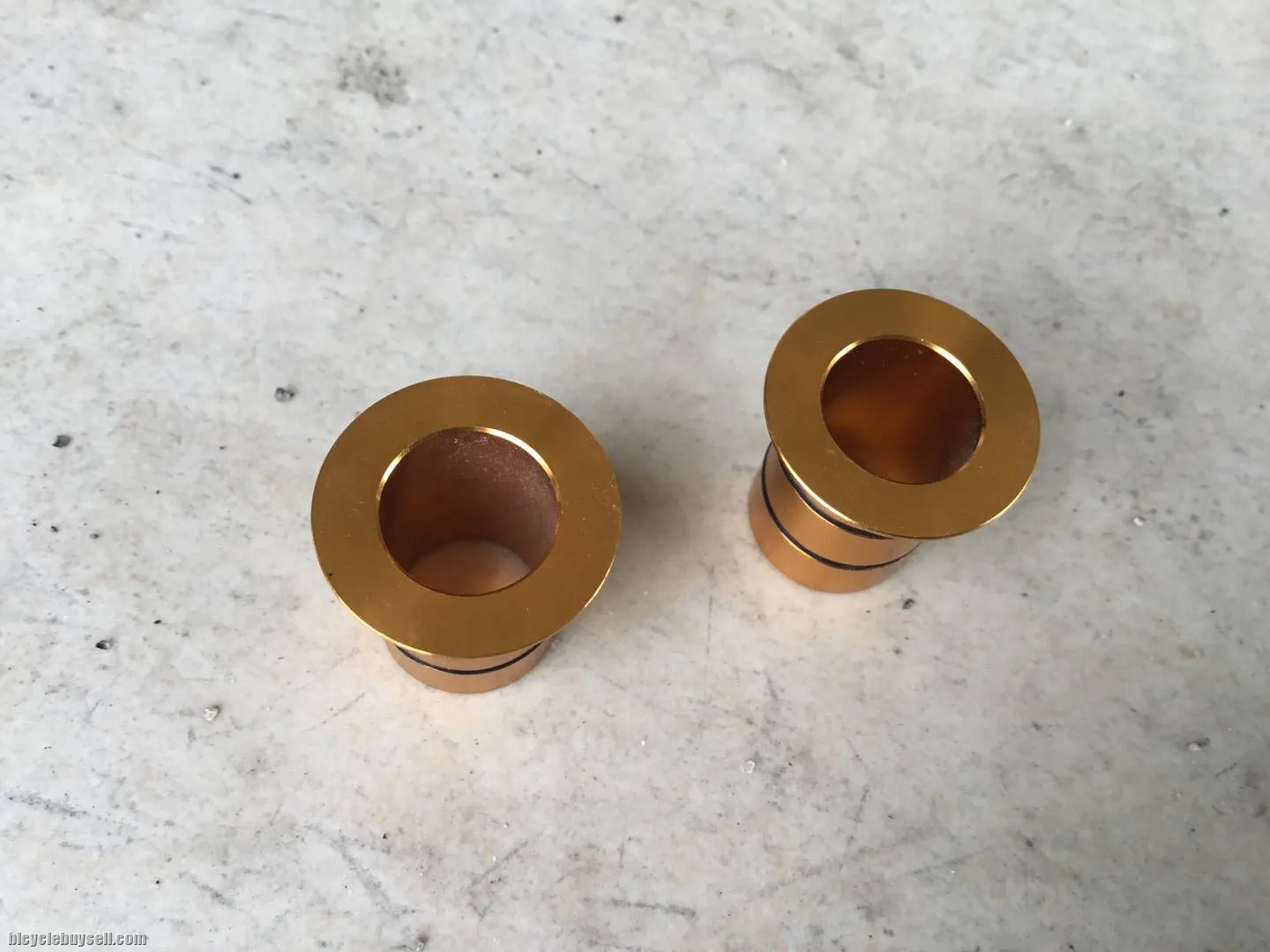 Front Hub Adaptor 15x100->12x100mm - free courier