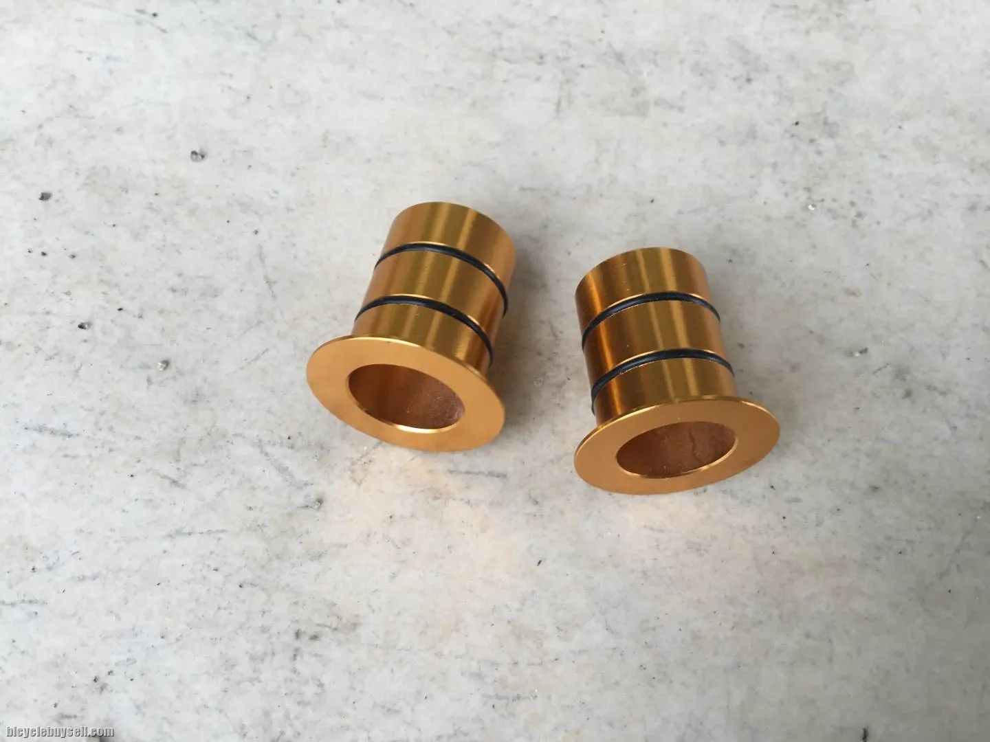 Front Hub Adaptor 15x100->12x100mm - free courier