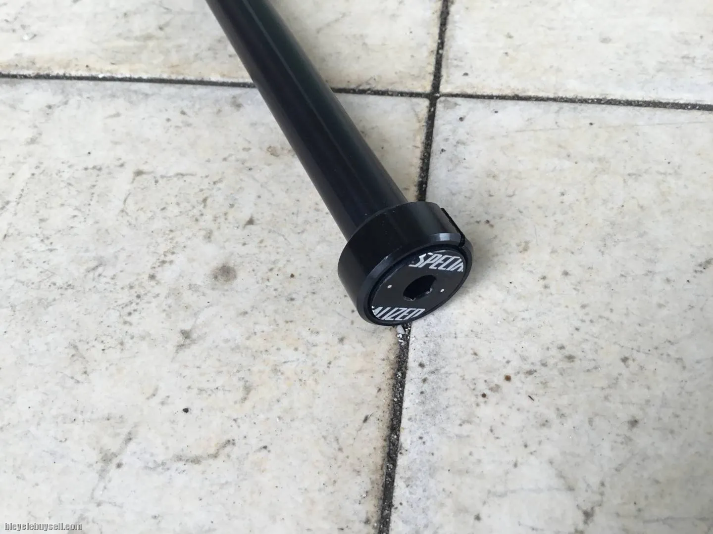 Specialized Road ThruAxle 12x100mm - free courier