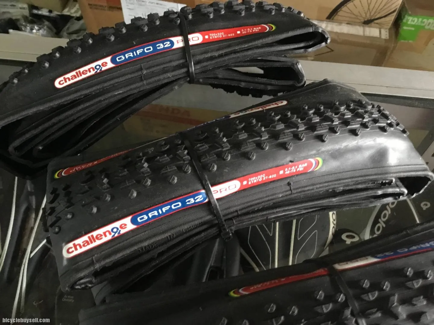 Challenge Grifo 32 Pro Cross clincher tyres 1pair (free pos w.m)
