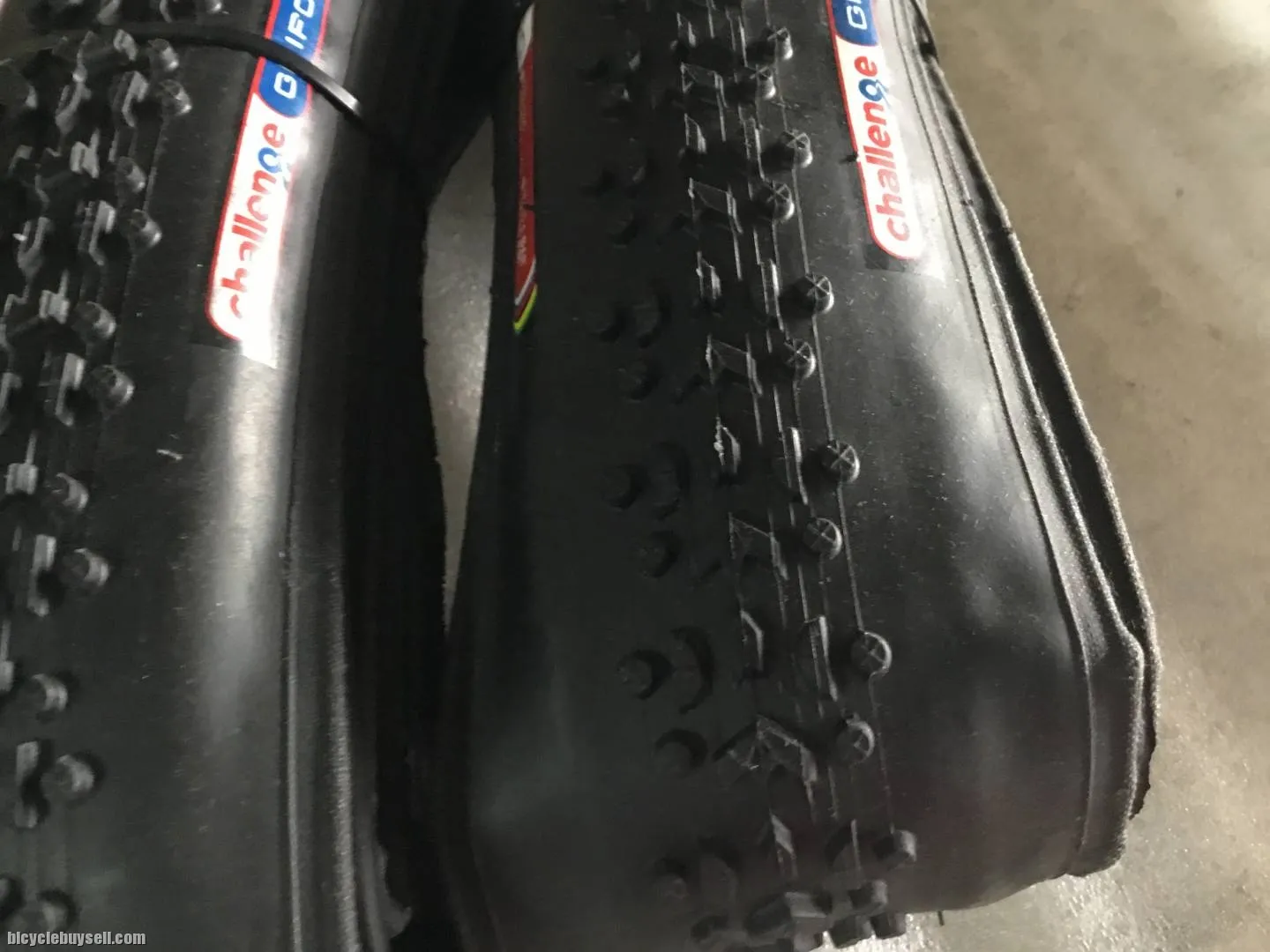 Challenge Grifo Pro 700x32c Road Tires | 1pair @ free pos