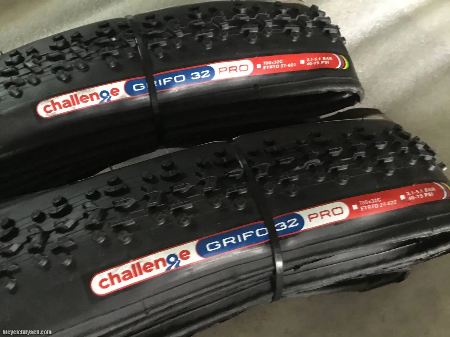Challenge Grifo Pro 700x32c Road Tires | 1pair @ free pos