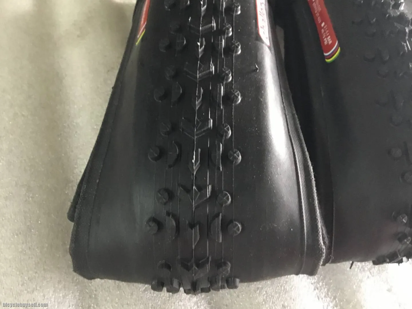 Challenge Grifo Pro 700x32c Road Tires | 1pair @ free pos