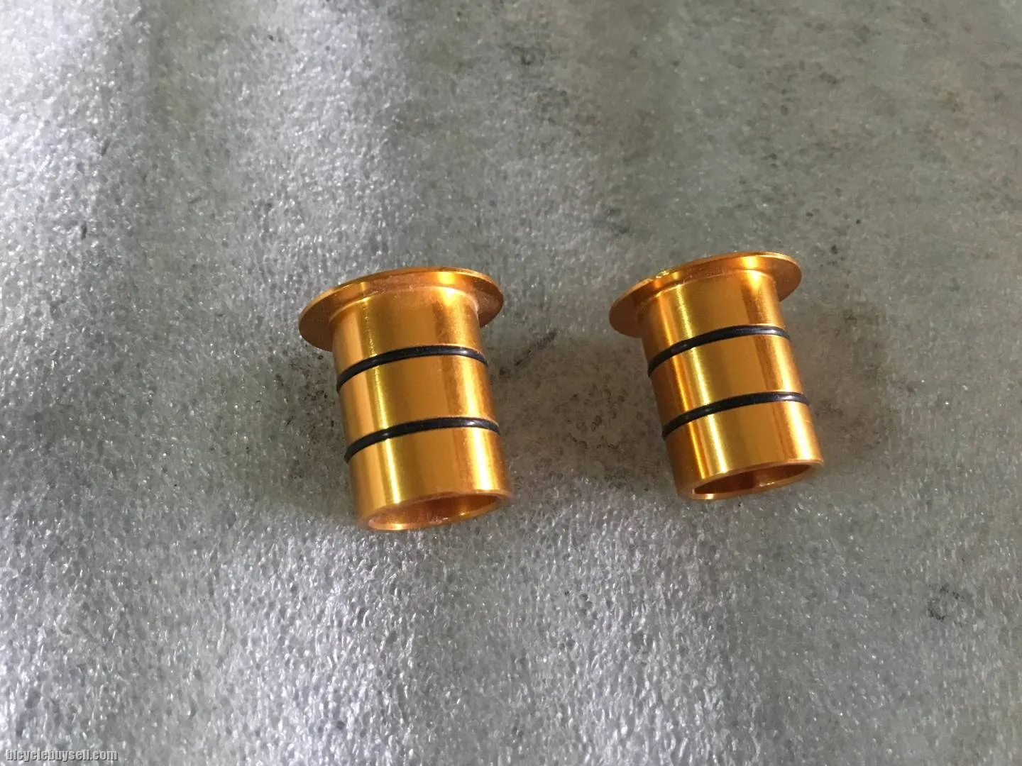 Road Hub Adaptor Conversion 15x100mm to 12x100mm @ free pos
