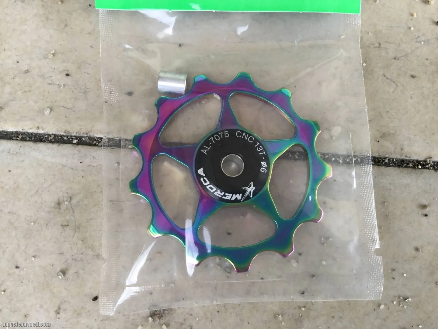 Meroca 13T Pulley Titanium Rainbow - free courier