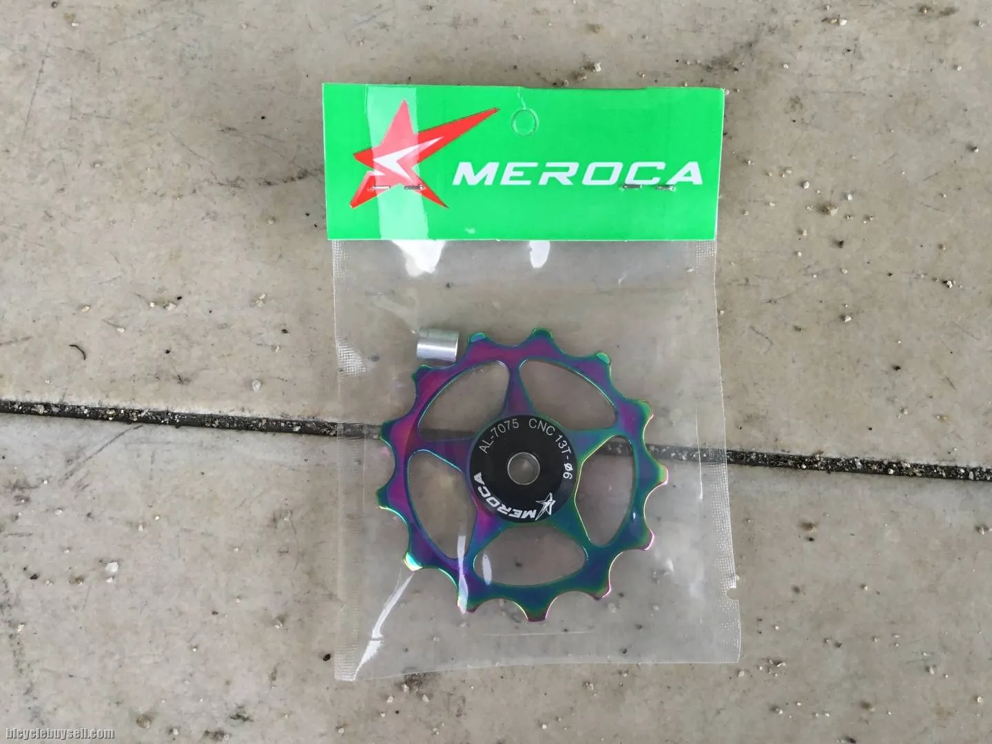 Meroca 13T Pulley Titanium Rainbow - free courier