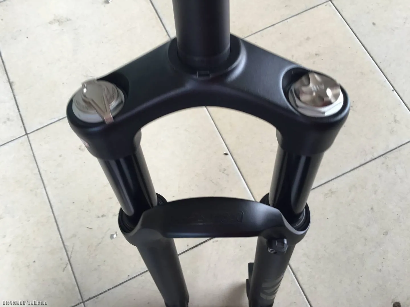 Epixon 27.5" Air Fork / 9mm QR (Crown Remote) - Latest Model --  free courier