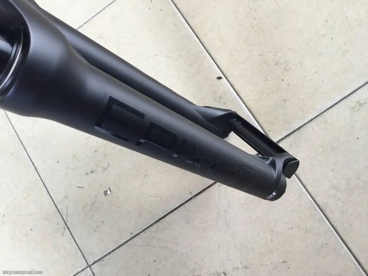 Epixon 27.5" Air Fork / 9mm QR (Crown Remote) - Latest Model --  free courier