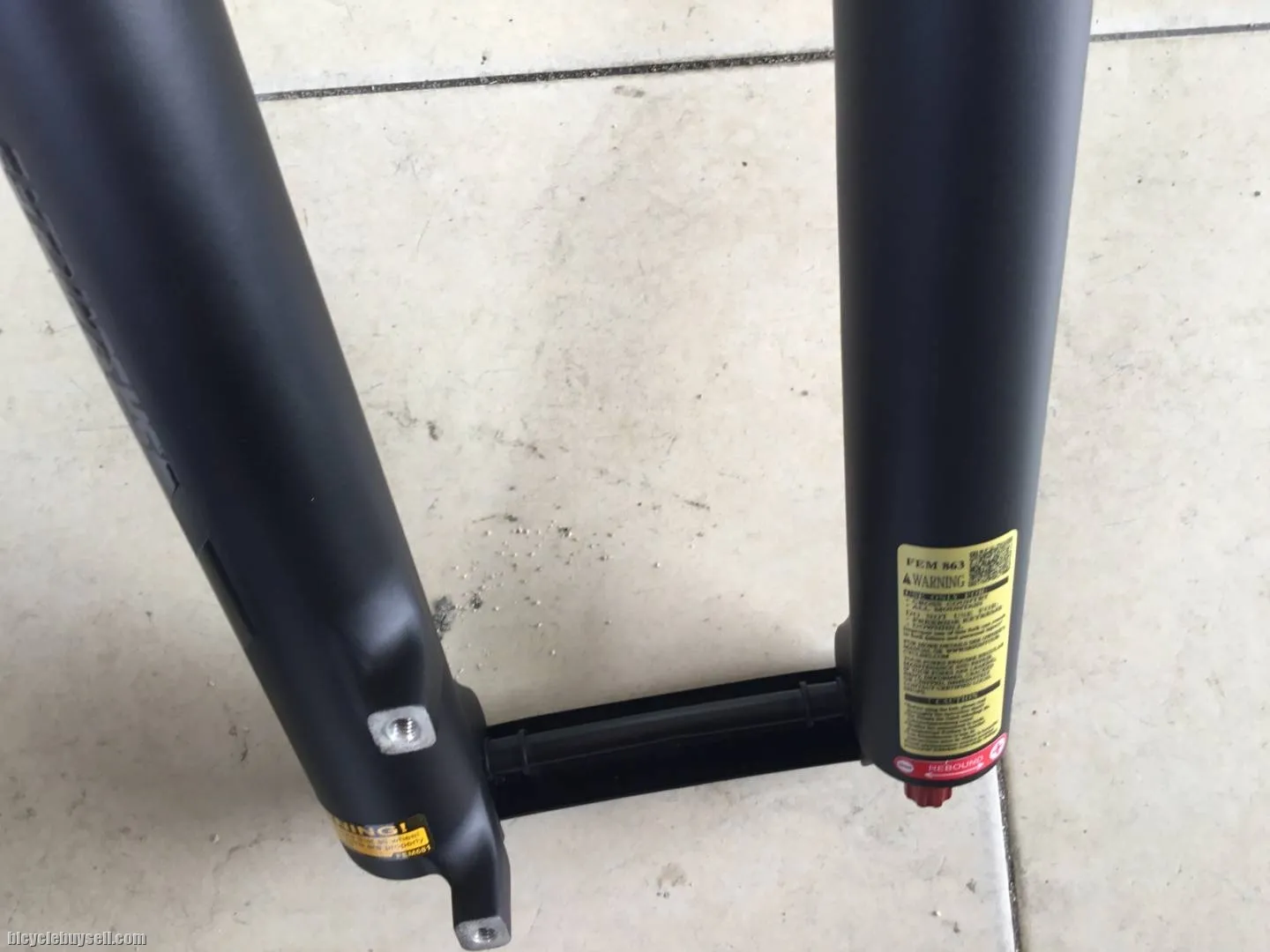 Epixon 27.5" Air Fork / 9mm QR (Remote) -- free courier