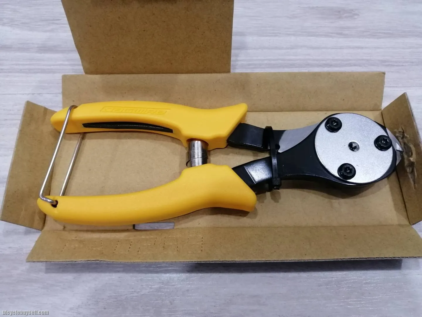 Jagwire Pro Cable Crimper and Cutter