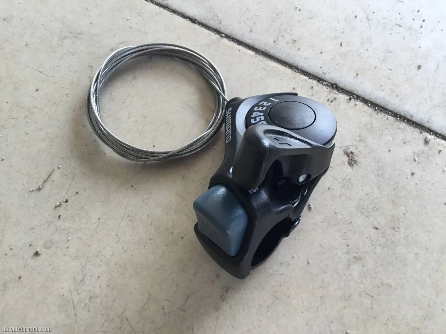 Shimano Tourney Right Thumb Shifter 7s - free courier