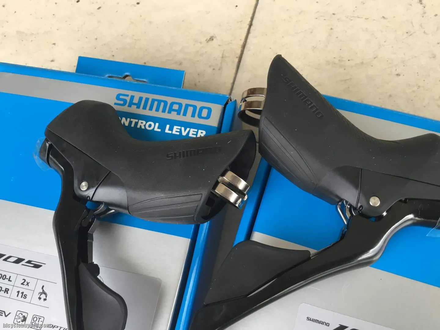SHIMANO 105 R7000 Shifter 2x11-speed -- free Courier