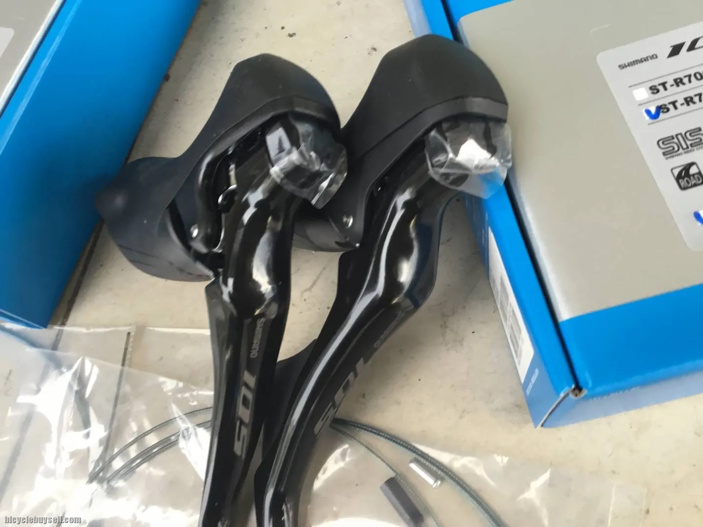 SHIMANO 105 R7000 Shifter 2x11-speed -- free Courier