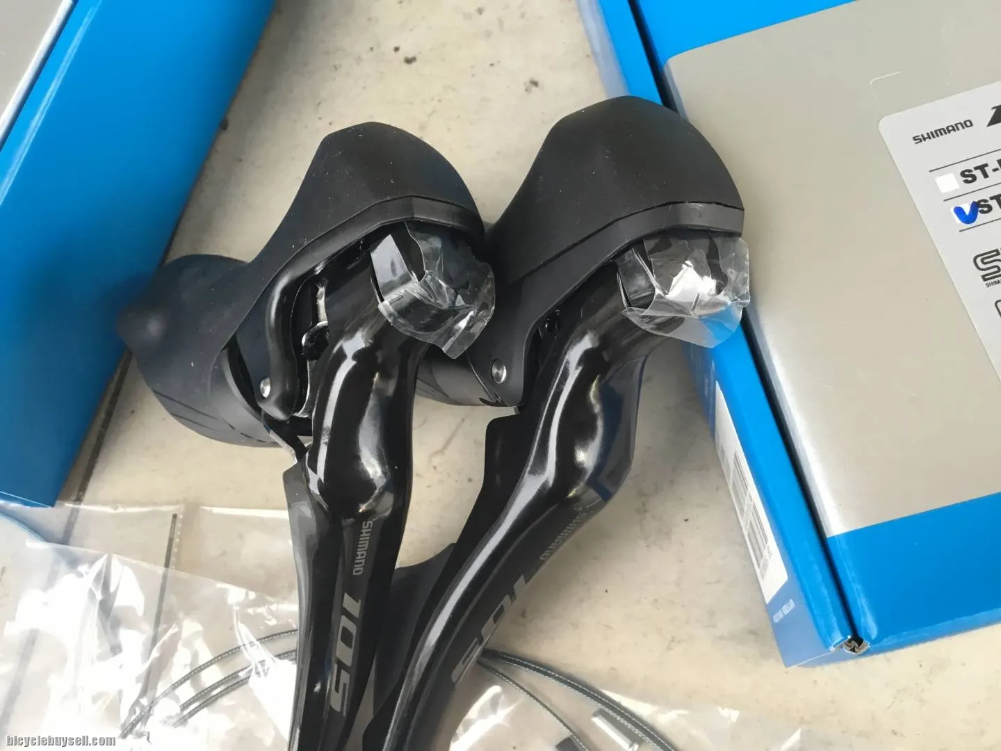 SHIMANO 105 R7000 Shifter 2x11-speed -- free Courier