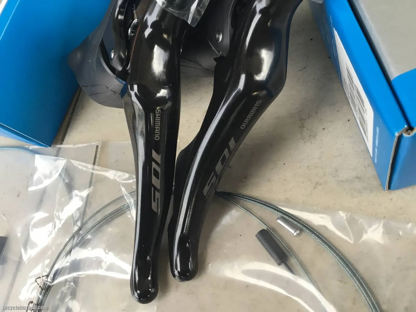 SHIMANO 105 R7000 Shifter 2x11-speed -- free Courier
