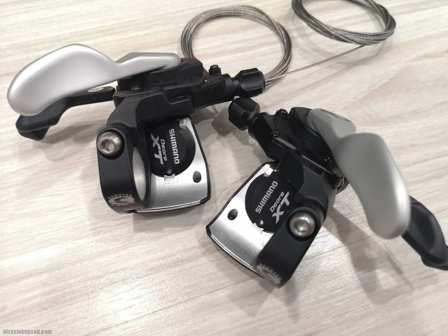Shimano XT M770 3 x 9 Speed Shifter