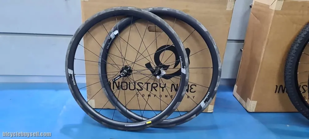 Vision TLR 40 SC (Carbon Wheelset) Brand New !!