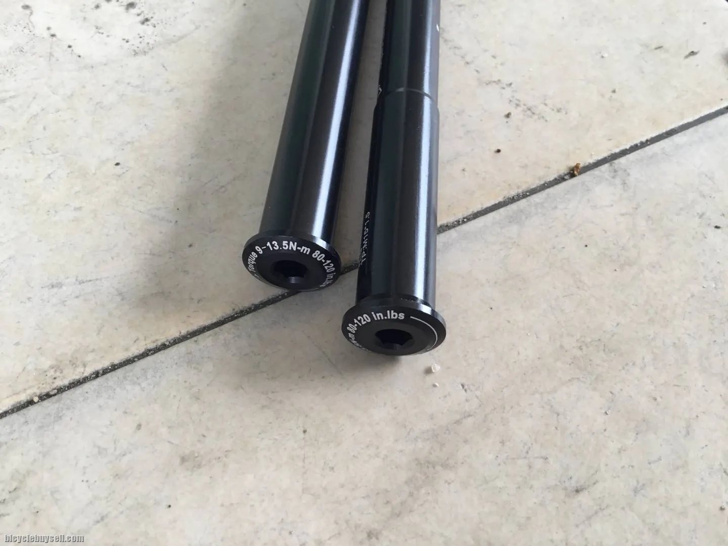 Rock Shox Thru Axle 15x100mm Axle -- free courier