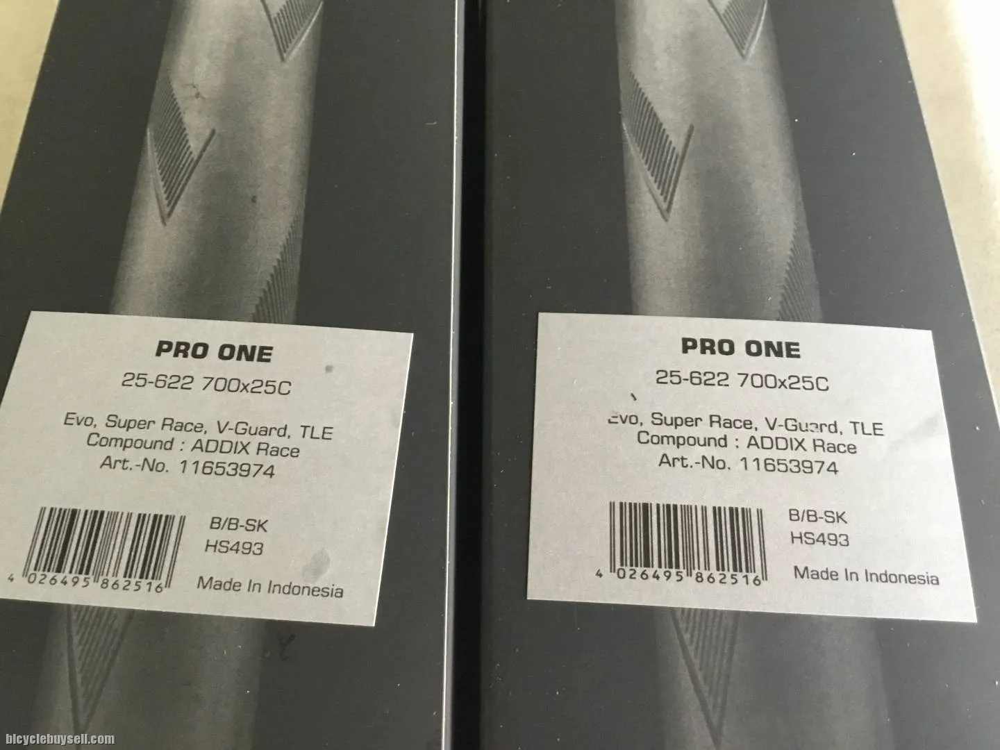 Schwalbe Pro One 700x25c Tubeless Tire | 1pair @ free pos