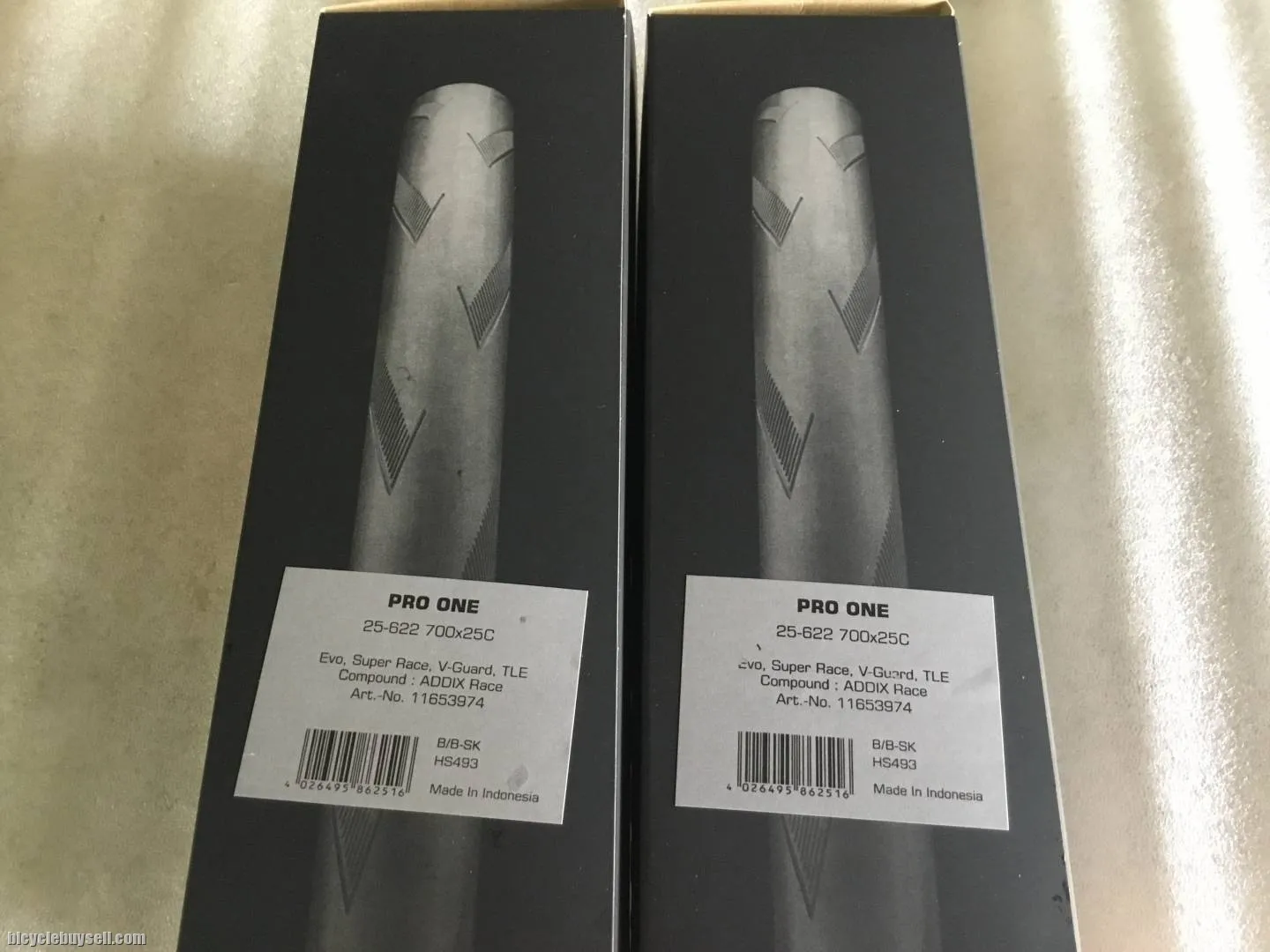 Schwalbe Pro One 700x25c Tubeless Tire | 1pair @ free pos