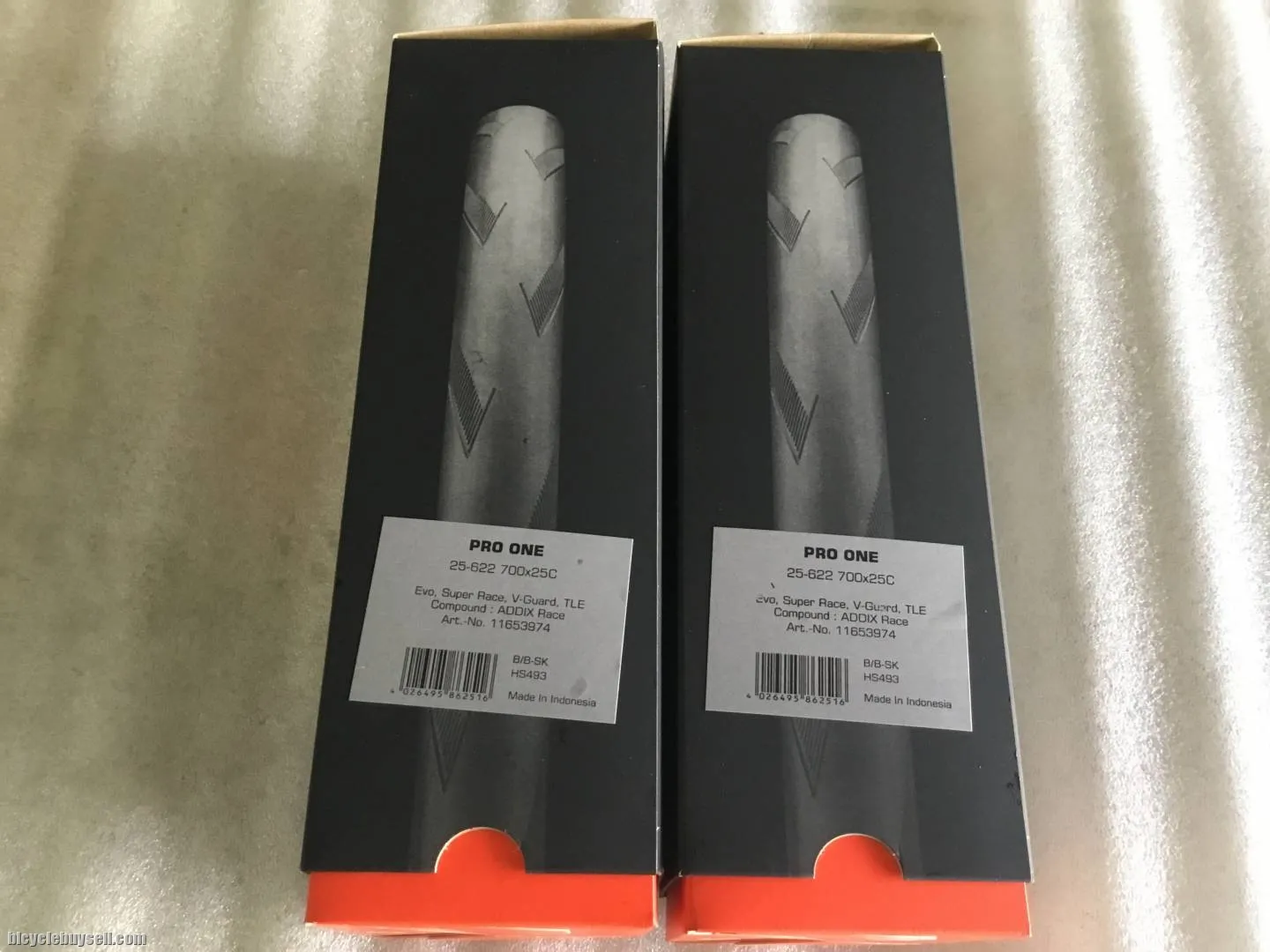 Schwalbe Pro One 700x25c Tubeless Tire | 1pair @ free pos