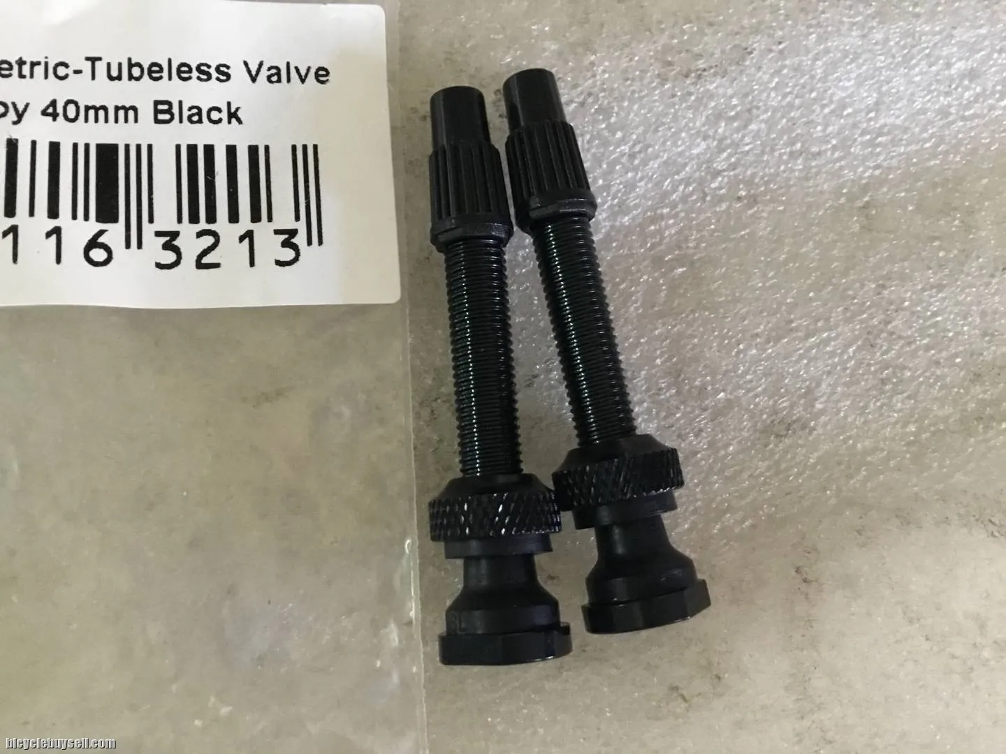 Geometric Tubeless Valve Kit 40mm | Black @ free pos