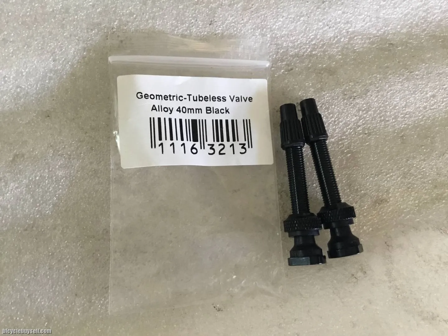Geometric Tubeless Valve Kit 40mm | Black @ free pos