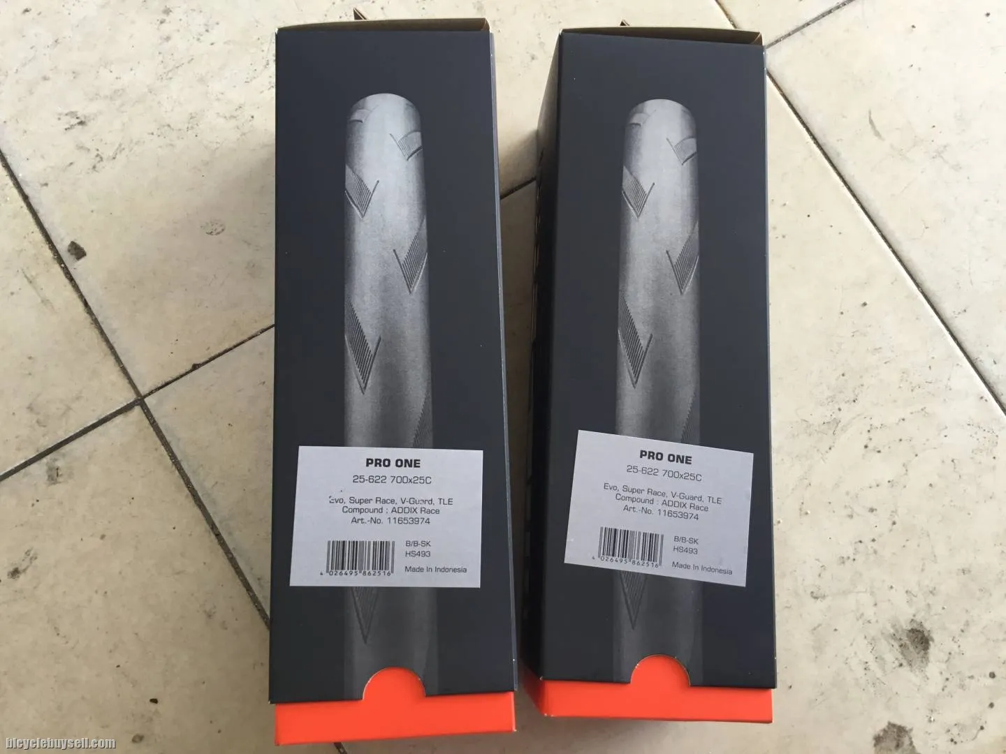 Schwalbe Pro One Tubeless Tire 700x25c - 1Set - free courier