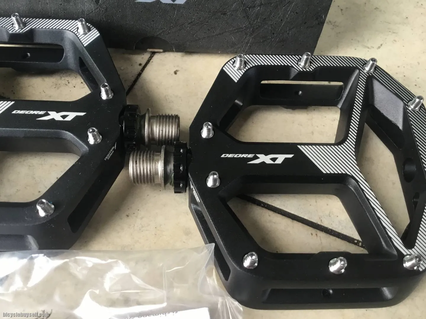 Shimano M8140 XT Japan M/L Flat Pedal -- free courier