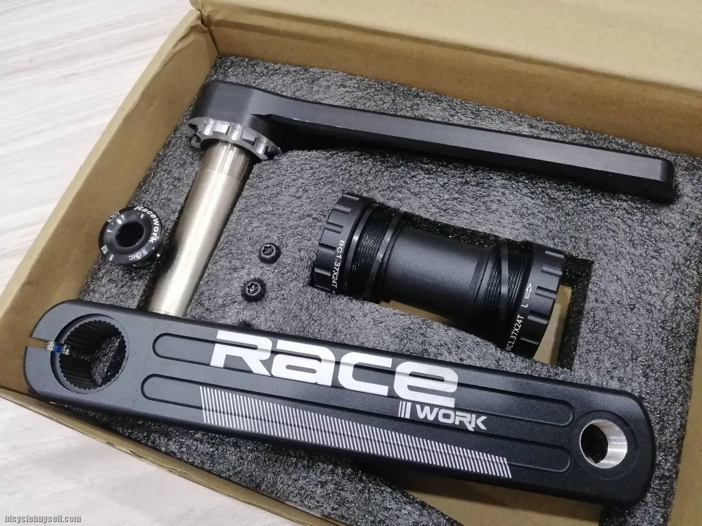 RaceWork 50/34 170mm Road Bicycle Crank Set With Bottom Bracket