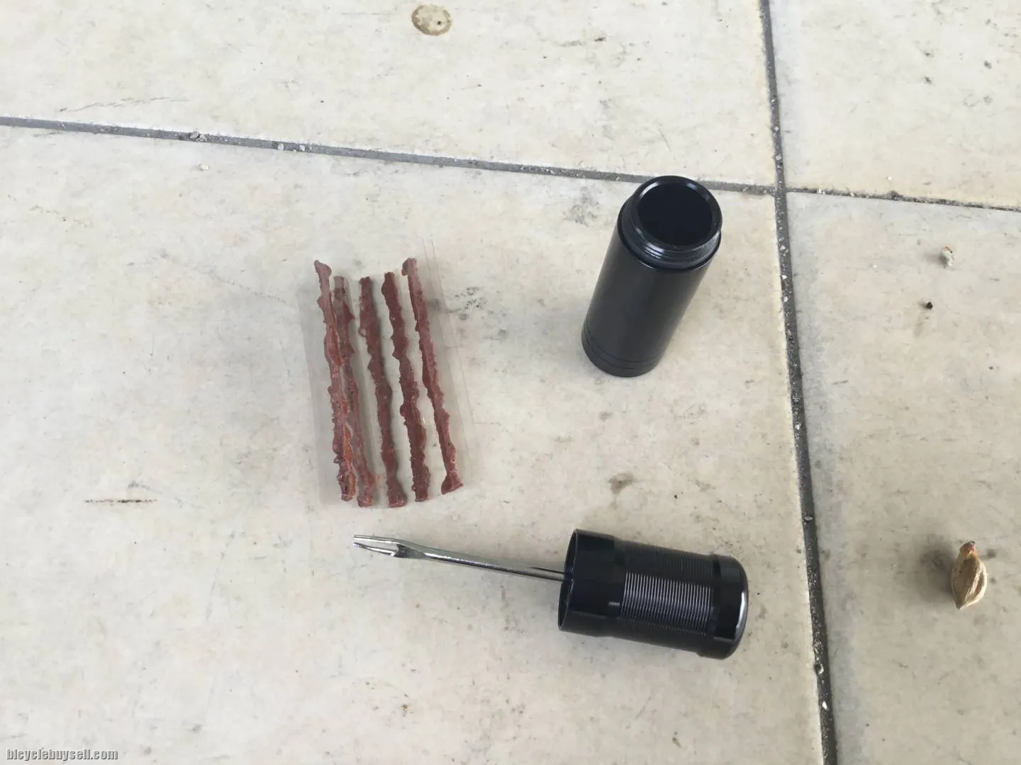 Tubeless/Tubular Cigar Tool Fixes Punctures in Style--  free courier